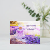 ブルーミングラベンダーフィールドの香水ボトル シーズンポストカード (スタンド正面)