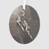 ブルームブラウン飛んでいる上の白い魔女3 オーナメント (正面)