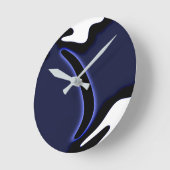 ブルームーン:抽象芸術ブルー、ホワイト、ブラック ラウンド壁時計 (傾斜)