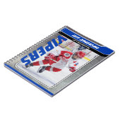 ブルーメタルアイスホッケープレイヤーキープサケスパイラル ノートブック (左側)