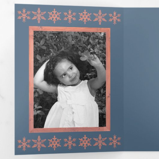 ブルーモダンスノーフレークコラージュ5写真 三つ折りクリスマスカード (内部最初)