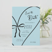 ブルーモダンハートボウフォトウェディング日付を保存 招待状 (スタンド正面)