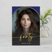 ブルーモダンミニマルアーチフォーティース誕生日 箔招待状 (立ち正面)