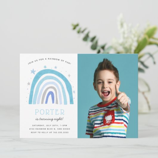 ブルーモダンレインボー子供の誕生日パーティー写真 招待状 (スタンド正面)