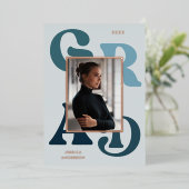 ブルーモダンレトロタイポグラフィ写真2022卒業 箔招待状 (立ち正面)