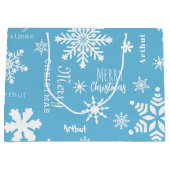 ブルーモダン名前をカスタムするクリスマスホリデーススノー ラージペーパーバッグ (正面)