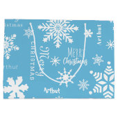 ブルーモダン名前をカスタムするクリスマスホリデーススノー ラージペーパーバッグ (裏面)