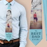 ブルーモダン最高のパパEver Father's Day 2 Photos ネクタイ<br><div class="desc">ブルーモダン最高のパパEver Father's Day 2写真ネックタイ。青い背景に白いタイポグラフィと2枚の写真 – 写真を追加。ネクタイ上の任意の文字を変更できる。父の日にパパ、新しい父や祖父のための完璧な贈り物。</div>