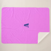 ブルーモノグラムピンクの毛布 シェルパブランケット (正面(横))