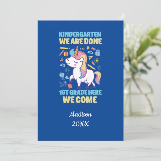 ブルーユニコーンパーソナライズされた幼稚園の卒業 招待状 (スタンド正面)