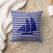 ブルーヨットオンブルーホワイトストライプの クッション (ブランケット)