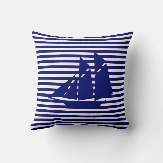 ブルーヨットオンブルーホワイトストライプの クッション (裏面)