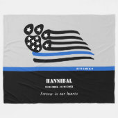 ブルーラインK-9警察犬記念パーソナライズされた碑 フリースブランケット (正面(横))