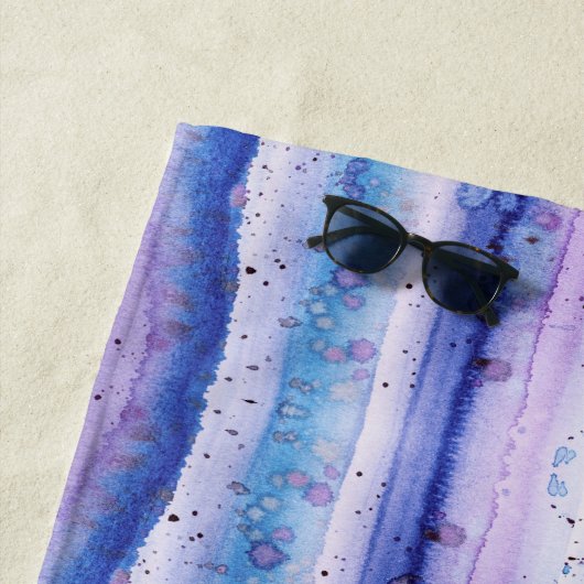 ブルーラベンダーホワイトウォーターカラーストリークモノグラムの- ビーチタオル (インサイチュ)