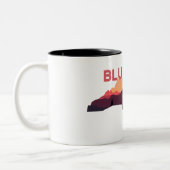 ブルーリッジパークウェイノースカロライナの地図 ツートーンマグカップ (左)