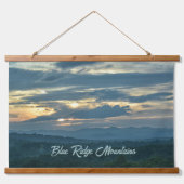 ブルーリッジマウンテンズアシェヴィルノースカロライナ 吊り下げ型タペストリー (正面)