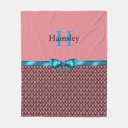 ブルーリボンボーブラックシャンデリアダマスクモノグラム フリースブランケット (正面)