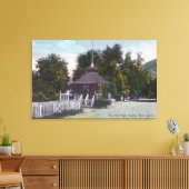 ブルーレイクの古い井戸の家の外観 キャンバスプリント (インサイチュ (リビング))