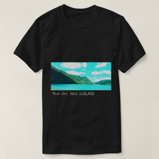 ブルーレイクニュージーランドレイクチカチプトラベル Tシャツ (デザイン正面)