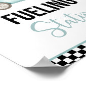 ブルーレースカー給油ステーション誕生日標識 ポスター (角)