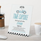 ブルーレースカー誕生日パーティータイムカプセル 台座サイン (インサイチュ)