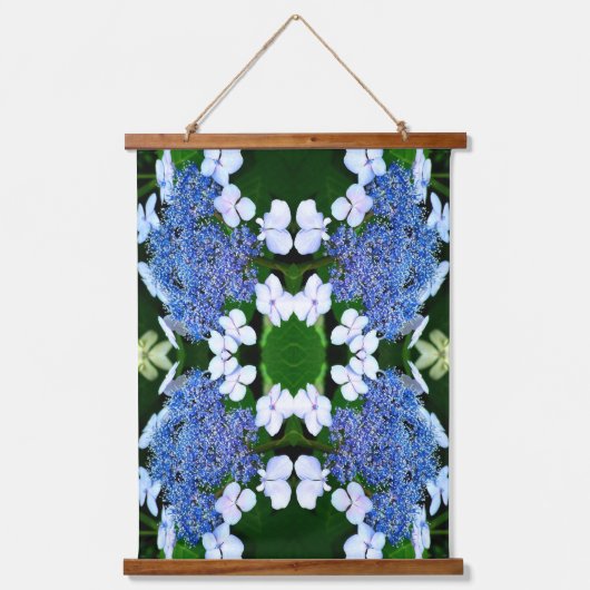 ブルーレースキャップアジサイの花の抽象画 吊り下げ型タペストリー (正面)