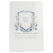 ブルーワイルドフラワーモノグラムクレストブライダルシャワー ミディアムペーパーバッグ (裏面)