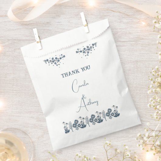 ブルーワイルドフラワー フローラル ボヘミア ウェディング フェイバーバッグ (クリップ留めされた状態)
