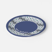 ブルー及びティール（緑がかった色）パターン（の模様が）あるハッピーバースデー紙プレート ペーパープレート (アングル)