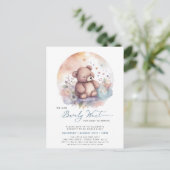 ブルー我々はベアボーイベビーシャワーを待つことができる インビテーションポストカード (スタンド正面)