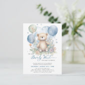 ブルー我々は可愛い男の子の赤ちゃんシャワーを待つことができる インビテーションポストカード (スタンド正面)