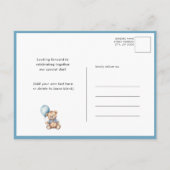 ブルー我々は可愛い男の子の赤ちゃんシャワーを待つことができる インビテーションポストカード (裏面)