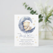 ブルー我々は可愛い男の子の赤ちゃんシャワーを待つことができる インビテーションポストカード (スタンド正面)