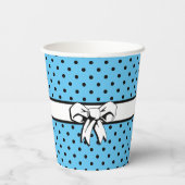 ブルー淡い色のブラック水玉模様ホワイトボウパーソナライズされた 紙コップ (裏面)