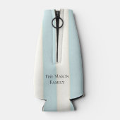 ブルー淡い色の&アンティークホワストライプイトモノグラムの ボトルクーラー (裏面)