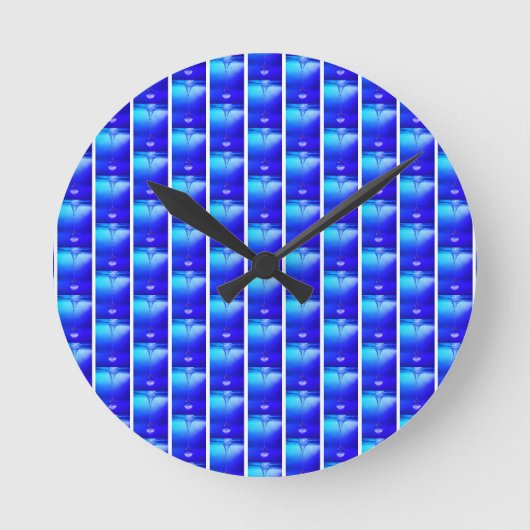 ブルー王室のウォールクロック – タイムレスなエレガンス。 ラウンド壁時計 (正面)