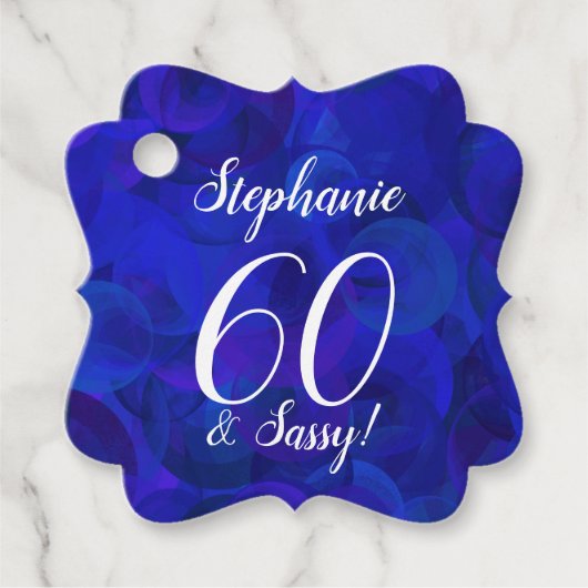 ブルー王室の60とサッシー誕生日パーティーメッセージカード フェイバータグ (正面)