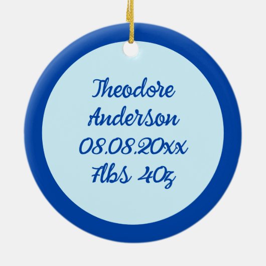 ブルー男の赤ちゃん蝶と花のカスタム セラミックオーナメント (裏面)