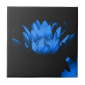 ブルー白熱［赤熱］光を放つロータスフローラアートタイル タイル (正面)