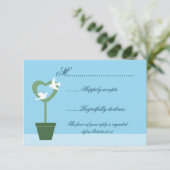 ブルー結婚式招待状RSVPとDoves on Topiary 出欠カード (スタンド正面)