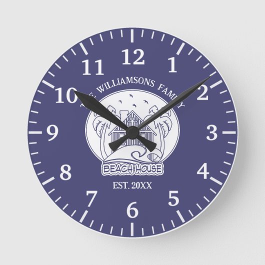 ブルー航海のビーチハウスホワイトファミリーネームサマー ラウンド壁時計 (正面)