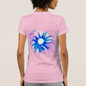ブルー花びらオンピンクデザイン Tシャツ (裏面)