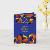 ブルー金ゴールドバスケットボール子供の誕生日 カード (黄色い花)