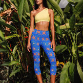 ブルー魅力的スカンジナビアフォークパターンヨガ カプリレギンス