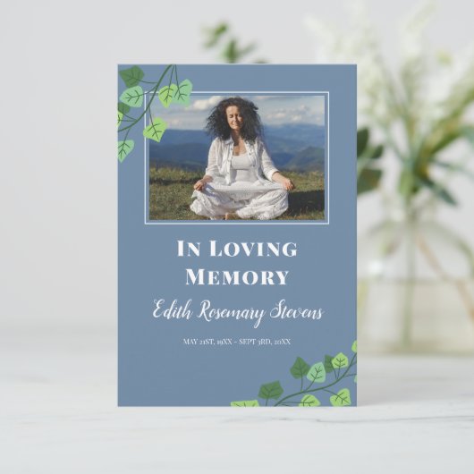 ブルー&アイビーフォト葬儀写真祈りの言葉 エンクロージャーカード (スタンド正面)