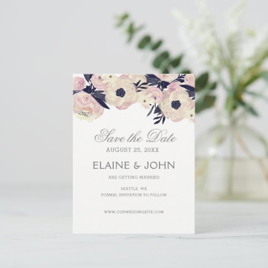 ブルー&コーラルピンクフローラ結婚式の日付を保存 案内ポストカード (スタンド正面)