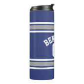 ブルー&シルバースポーツジャージー名前をカスタムする番号 タンブラー (回転左)