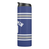 ブルー&シルバースポーツジャージー名前をカスタムする番号 タンブラー (回転右)