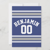 ブルー&シルバースポーツジャージー名前をカスタムする番号 招待状 (裏面)