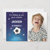 ブルー&ダークサッカー誕生日招待状と写真 招待状 (正面)